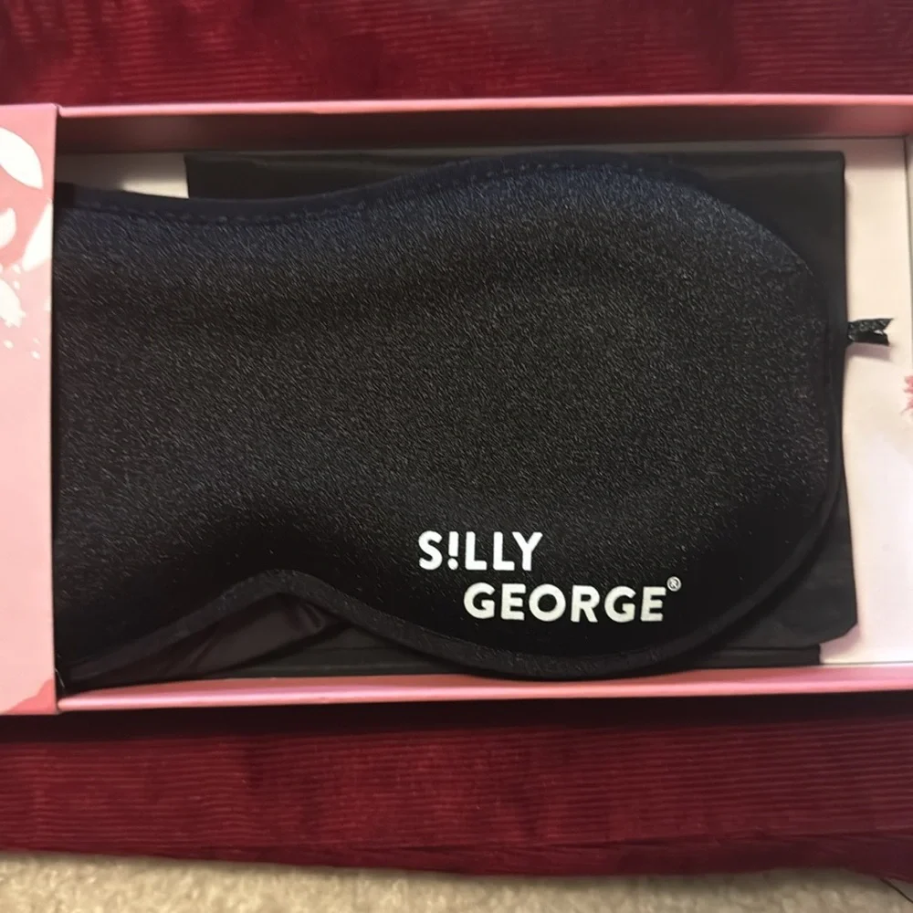 SILLY GEORGE Black Sleep Mask, protects lashes, new